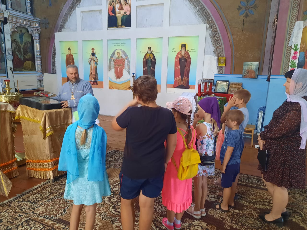 «За окнами август–праздничные Спасы»